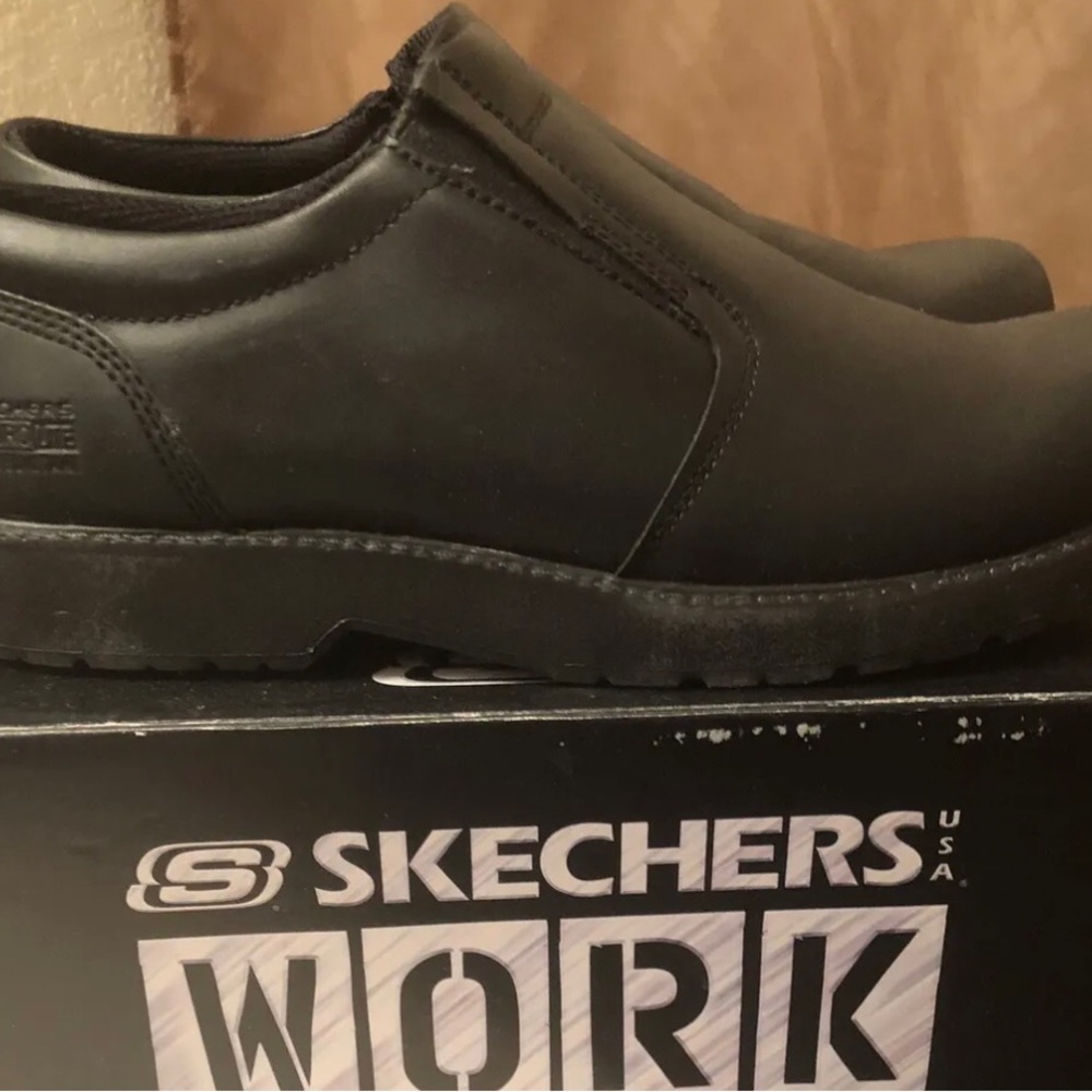 NIB: Skechers Casual/Work Shoes 9.5